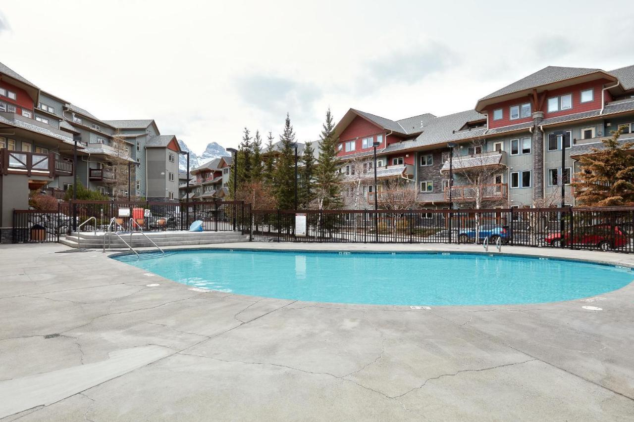 Newly Renovated Grizzly Lodge, Spacious 3Br 2Ba With Open Pool, Hot Tub Canmore Exterior foto