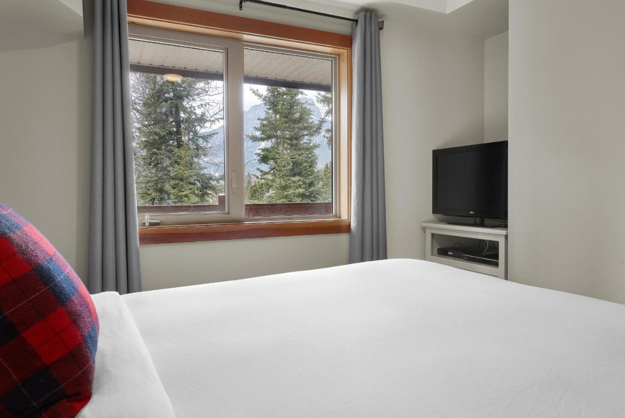Newly Renovated Grizzly Lodge, Spacious 3Br 2Ba With Open Pool, Hot Tub Canmore Exterior foto